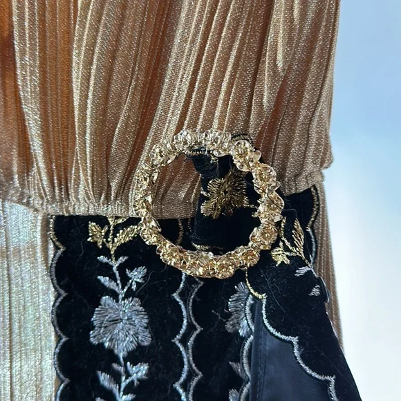Vintage 1920s inspired dress. Gold, belted. - Picture 2 of 4